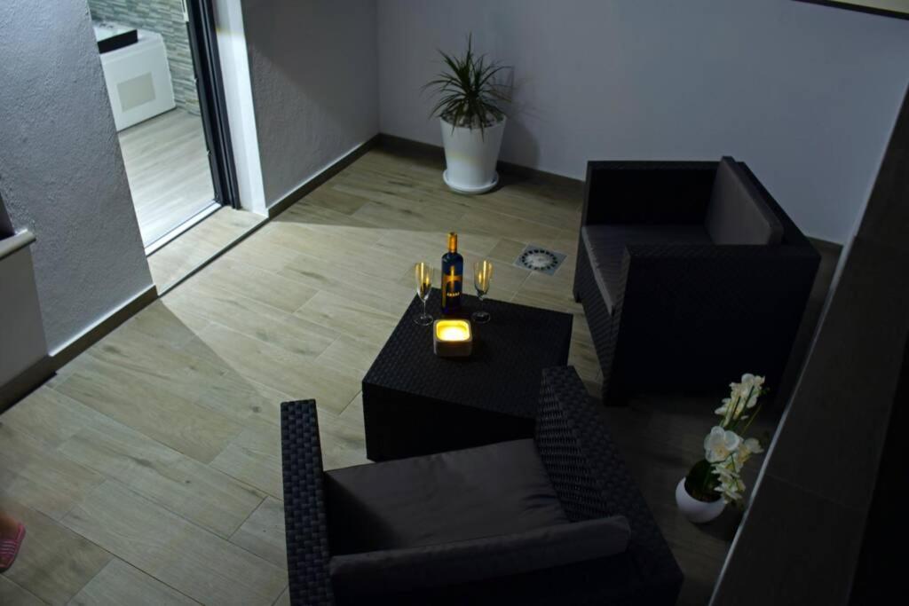 Alojamientos Lola, Suite Con Jacuzzi Benalup-Casas Viejas Ngoại thất bức ảnh