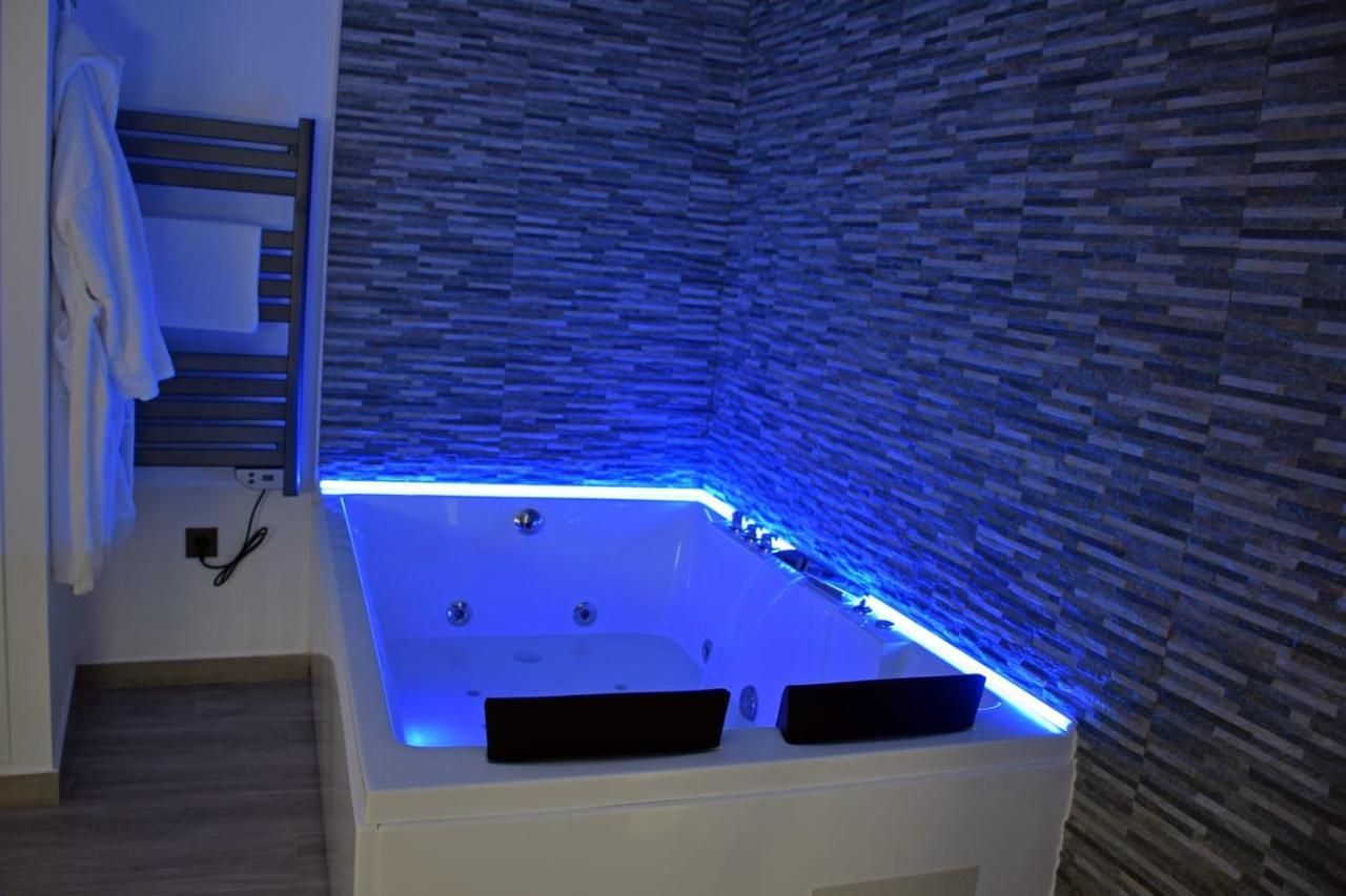 Alojamientos Lola, Suite Con Jacuzzi Benalup-Casas Viejas Ngoại thất bức ảnh