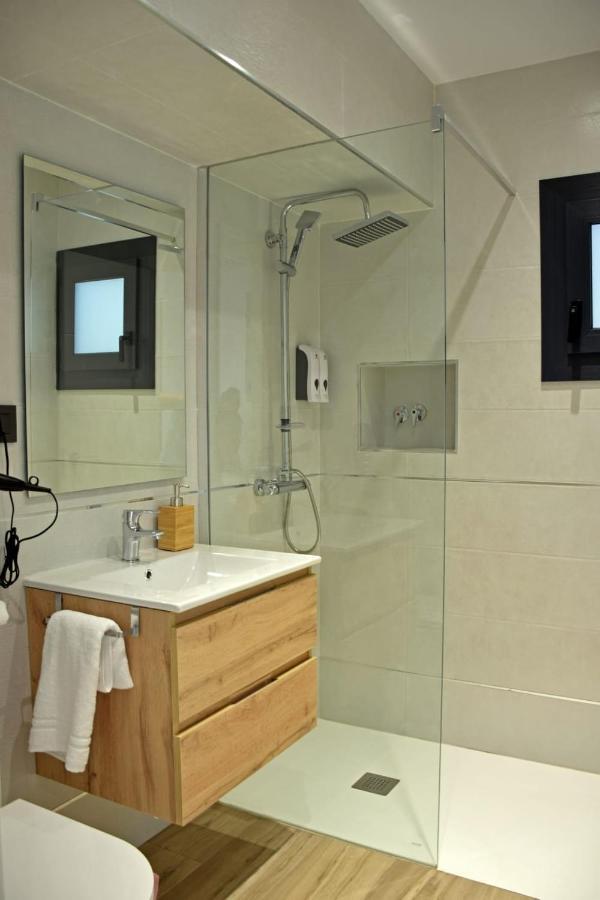 Alojamientos Lola, Suite Con Jacuzzi Benalup-Casas Viejas Ngoại thất bức ảnh